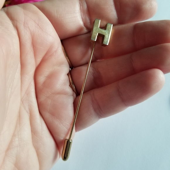 Vintage letter H stickpin gold tone monogram alphabet initial stick pin - Picture 2 of 6